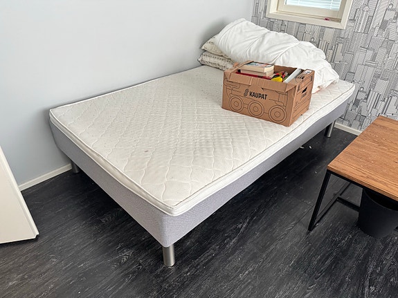120 x 200cm runkopatjasänky + petauspatja – siisti ja tukeva
