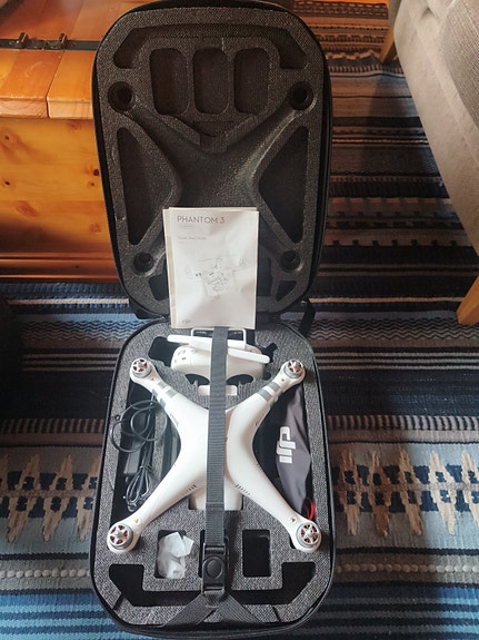 DJI Phantom 3 Advanced Drooni