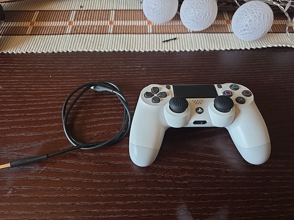 Sony DualShock 4 ohjain valkoinen PS4