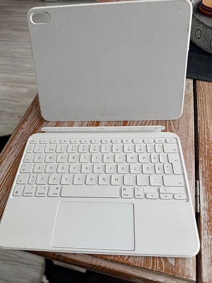 Magic Keyboard Folio iPadille
