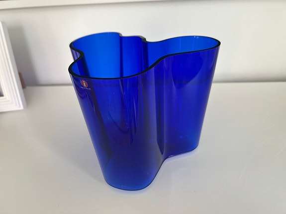 Iso Iittala Alvar Aalto maljakko 160 mm koboltin sininen signeerauksella