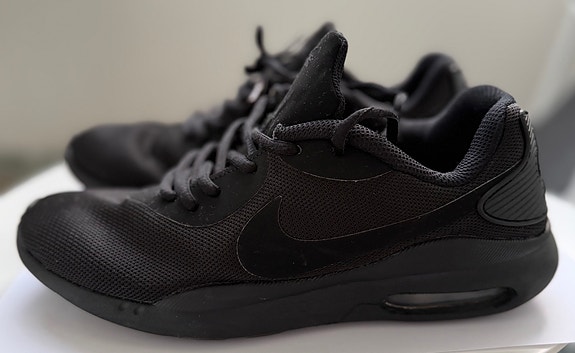 Nike Air Max mustat lenkkarit, koko 38.5