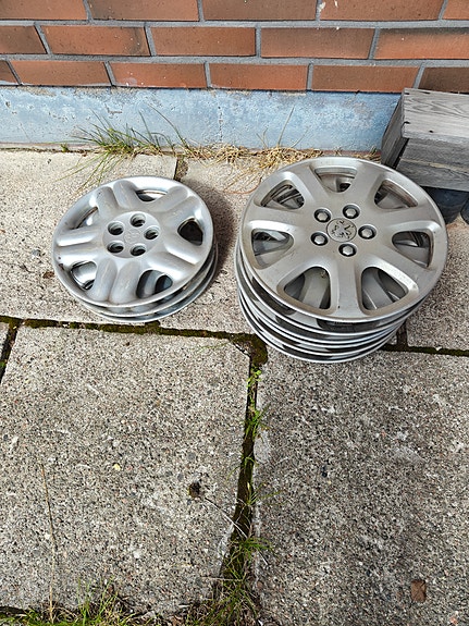 peugeot 16" ja toyota 15" pölykapselit