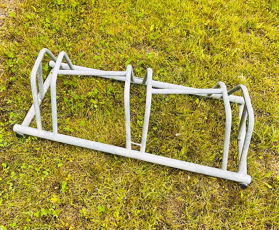 Metallinen polkupyöräteline 3 pyörälle