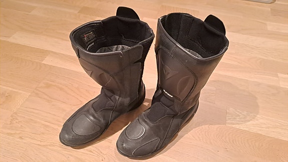 Dainese-ajosaappaat
