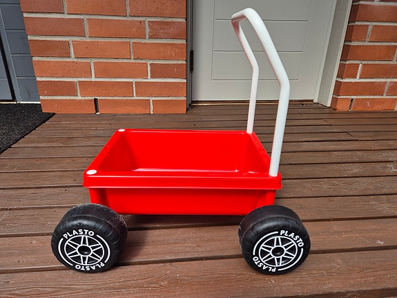 Plasto punainen taaperokärry