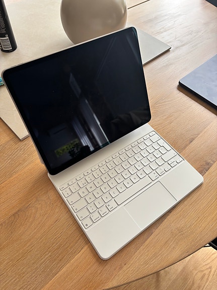 Apple iPad Air 13 (M4) 128 GB + magic keyboard