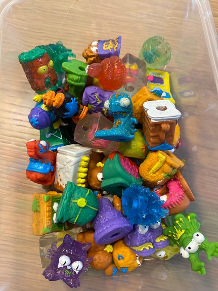 Trash Pack -figuureja, autoja ja ”roskiksia”, sekalainen satsi