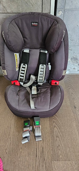 Britax Multi-Tech turvaistuin autoon