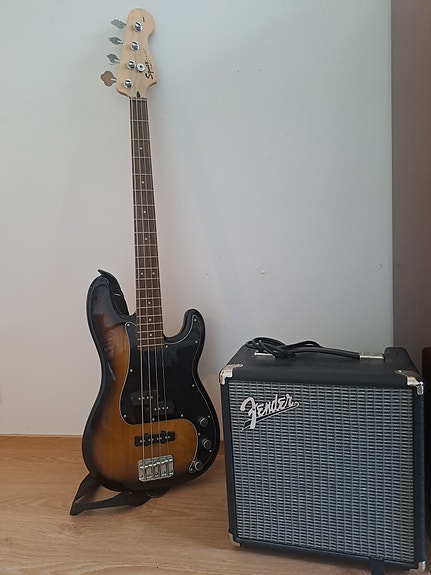 VARATTU / Fender Squier P- basso ja Fender-vahvistin