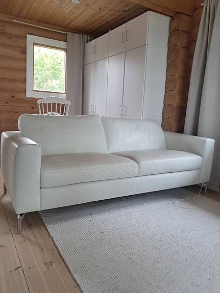 Valkoinen nahkasohva Natuzzi