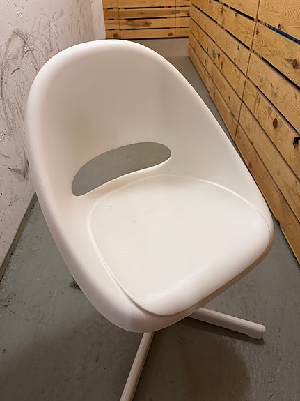 Tyylikäs valkoinen design-tuoli