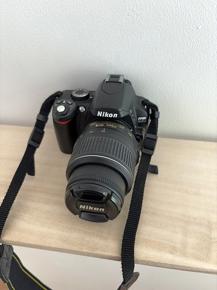 Nikon D60 + AF-S Nikkor 18-55mm 1:3.5-5.6G DX VR