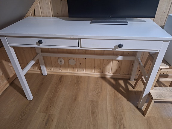 Myydään valkoinen IKEA HEMNES työpöytä