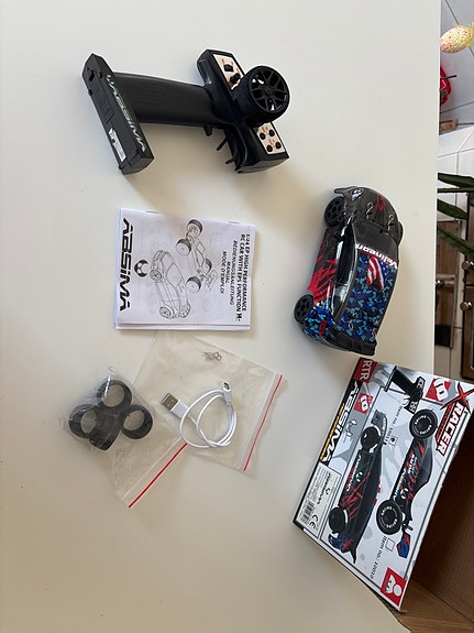 Radio-ohjattava auto