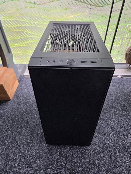 Laadukas pelikone+GSync Näyttö 1080p pelaamiseen: 1080Ti/i7-8700K (Vain Nouto!)