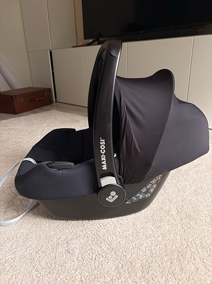 Maxi-Cosi turvakaukalo ja isofix telakka