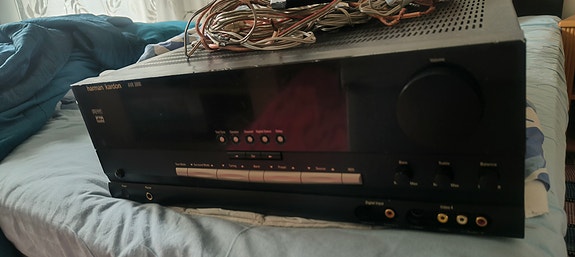 Varattu! Harman Kardon vahvistin ja kaiuttimet
