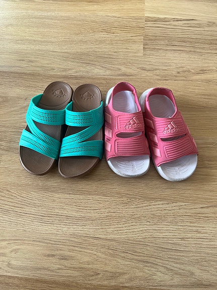 Lasten sandaaleita 25-27