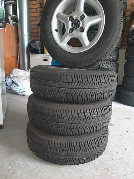 175/70 R13 kesärenkaat vanteilla