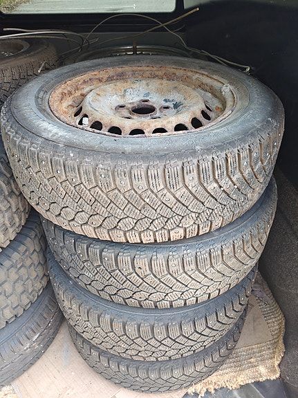 Continental talvirenkaat 195/65 R15