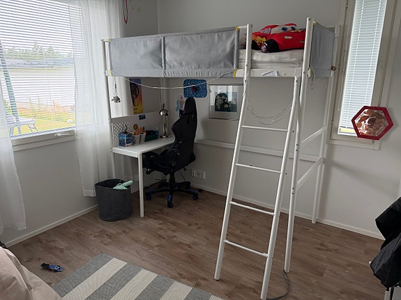 IKEA Vitval parvisänky työtasolla, valkoinen
