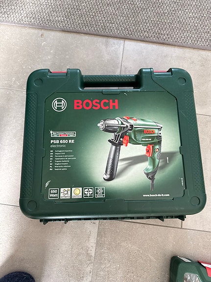 Bosch PSB 650 RE iskuporakone + Bosch poranteräsarja + alkuperäinen laukku