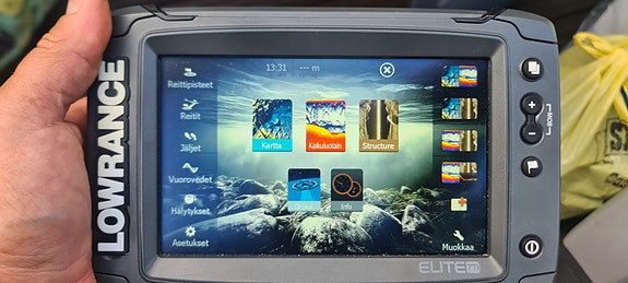 Lowrance Elite 7ti  plotteri