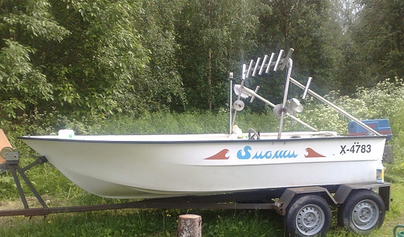 myydään suomu uistelu pulpettivene+targa teline ja traileri