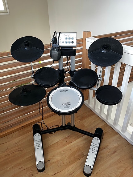 Roland HD-1 V-Drums sähkörummut