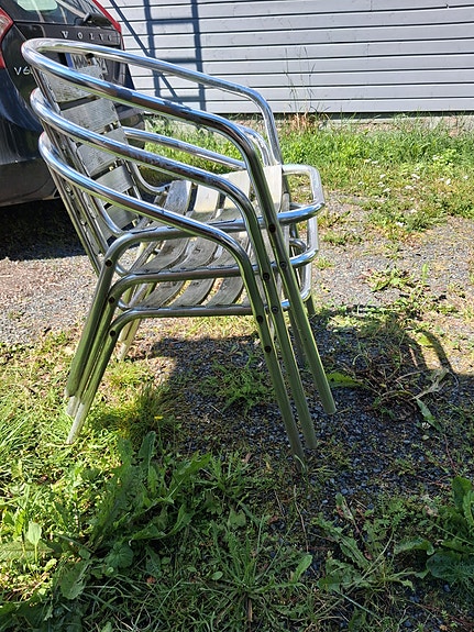Lahjoitetaan pihatuolit