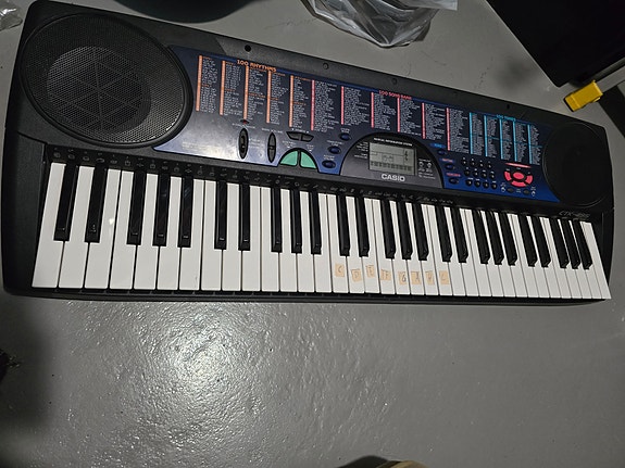 Casio CTK-495 sähköpiano