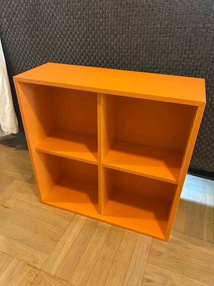 Annetaan oranssi hyllykkö