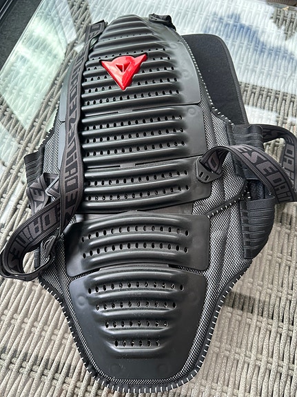 Dainese selkäsuoja musta