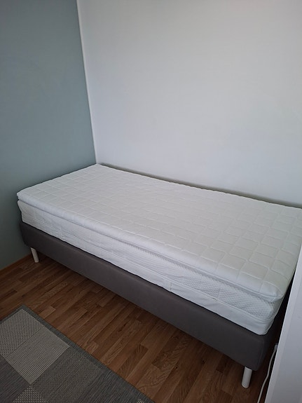 Ikea Espevär sängyn runko, Åkreham patja ja Jysk Gold Dreamzone sijauspatja
