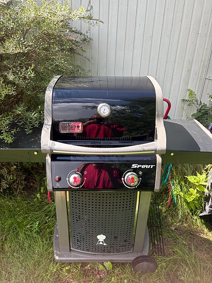 Weber Spirit kaasugrilli musta