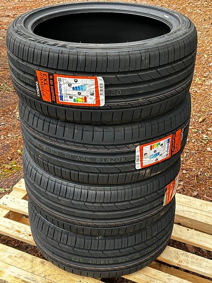 Uudet tracmax kesärenkaat 225 40 ZR18 92Y XL