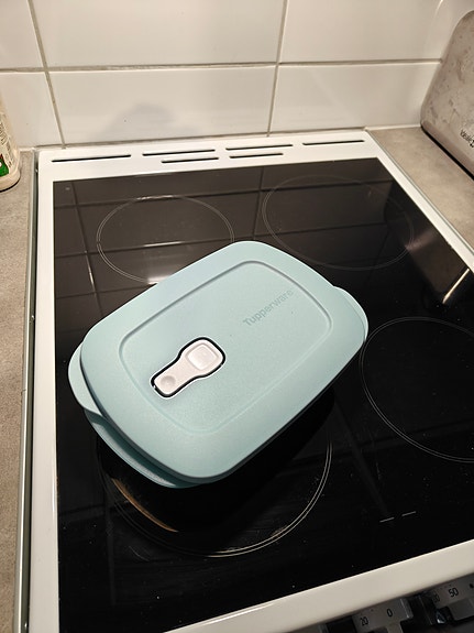 Tupperware eväsrasia jakajalla vaaleansininen
