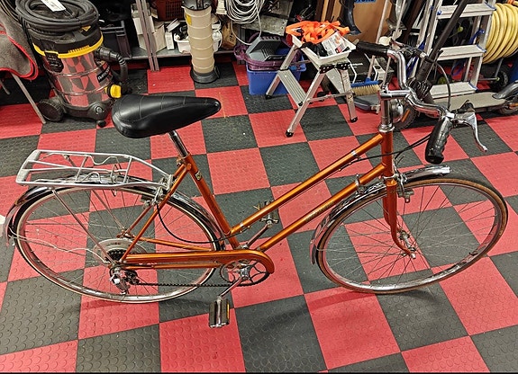 Raleigh naisten v.1975 hienokuntoinen pyörä