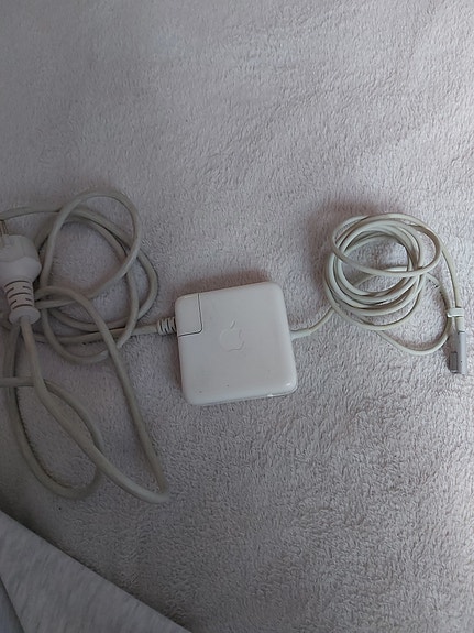 Apple MagSafe -laturi / sovitin