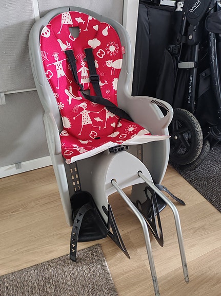 Pyörään lastenistuin