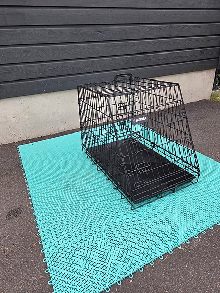 Metallinen koiranhäkki autoon