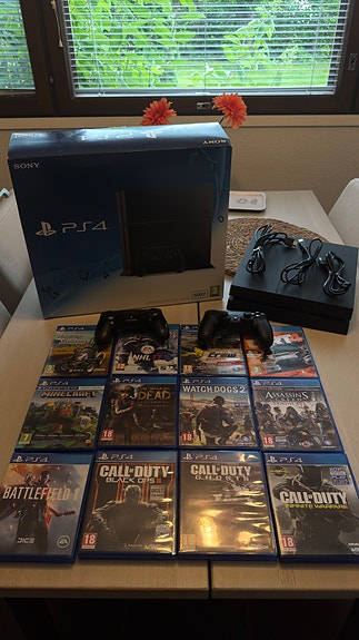 PlayStation 4 500GB + 2 ohjainta + 12 peliä + alkuperäinen laatikko