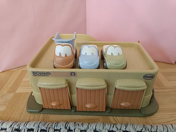 Dantoy BIOplastic autotalli ja 3 autoa