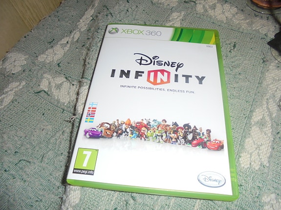 Xbox 360 Infinity levy + tarvikkeita. Disney