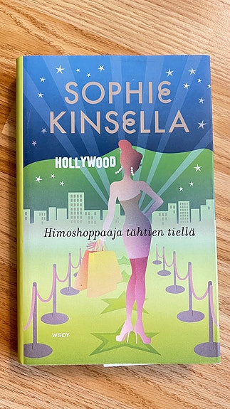 Sophie Kinsella: Himoshoppaaja tähtien tiellä