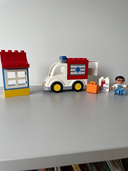 LEGO DUPLO ambulanssi 10527
