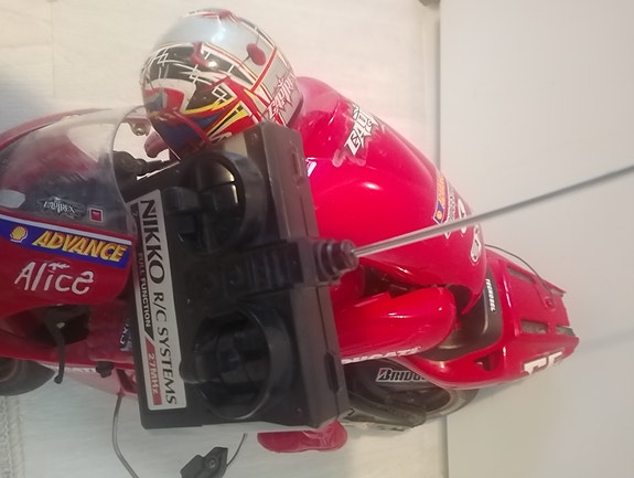 Tällainen radio ohjattava moottori pyörä Ducati