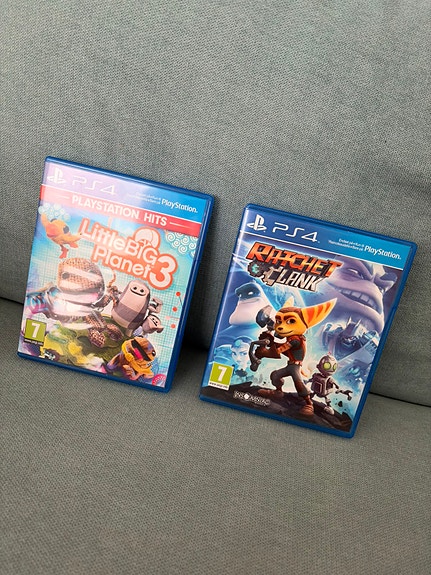 Kaksi Ps4 peliä