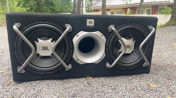 subwoofer ja vahvistin